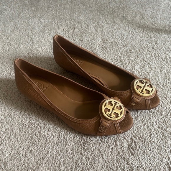 Tory Burch tan leather Amanda peep toe wedge pumps 9 - Picture 8 of 10
